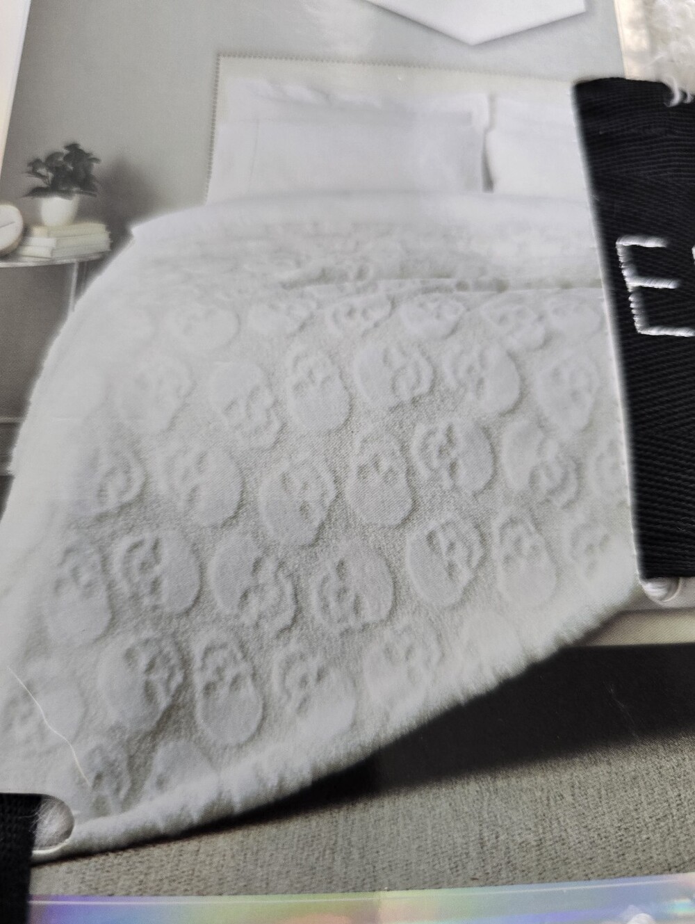 Rachel Zoe Skulls Faux Fur Blanket Twin White Soft Plush Bedding 68x86 Halloween